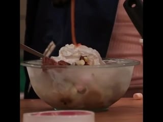 Send us a 🍨 if you love #icecream as much as dawn & squishy paws 🤗 get the full #scoop on tomorrow's new #nrdd at 8p/7c & on the