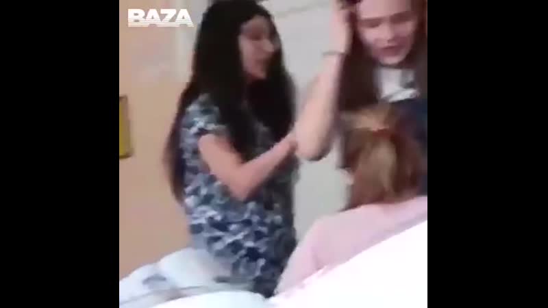 В красноярской школе учительница избила учениц