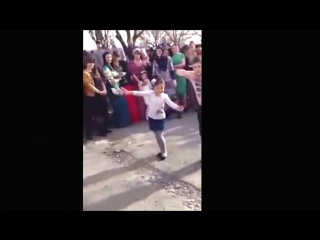 ★группа "киномир кааз"★ девочка танцует бомбово