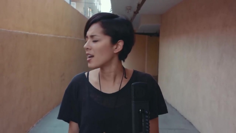 Девушка исполнила песню под аккомпанемент велосипеда