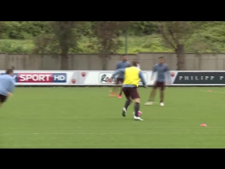 Edin džeko sticks the ball in the bottom corner at trigoria