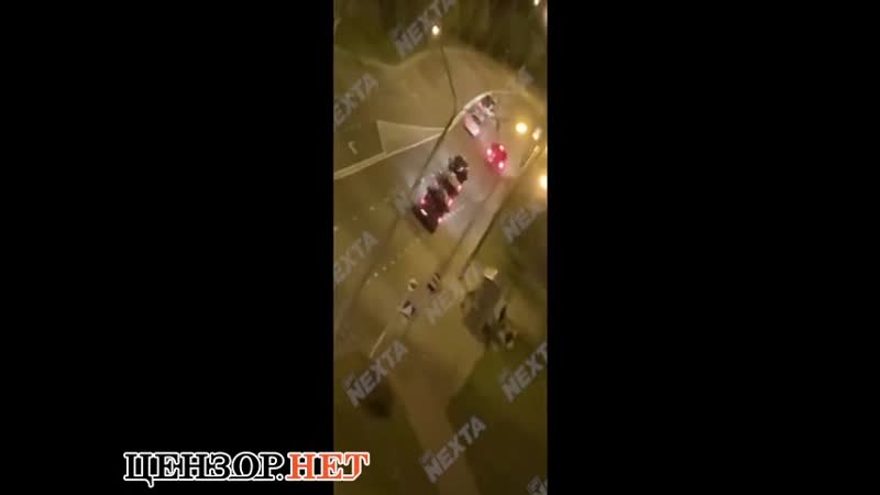 Силовики в минске усадили двух задержанных на останое и начали по ним стрелять