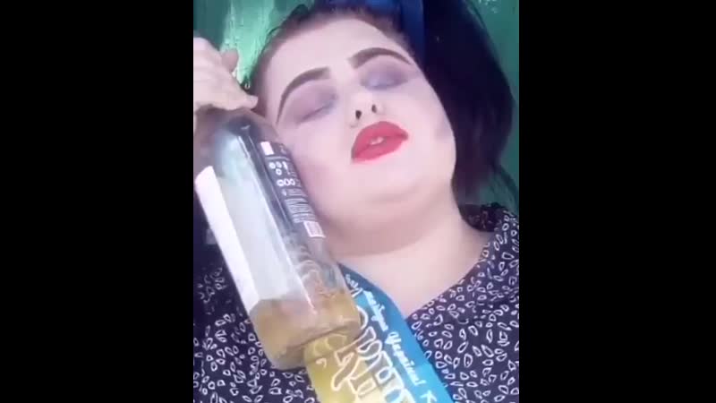 Гарна дивчина с выпускного, украина