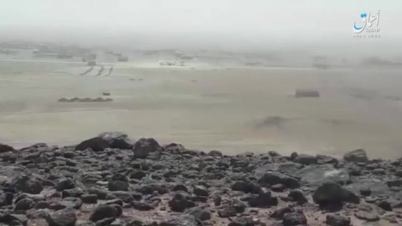 Момент подрыва сву под автомобилем бойцов sdf на дороге аль харафи к сев вос от дэз