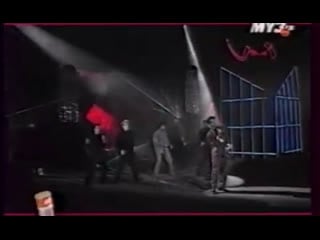 Богдан титомир девочка в красном