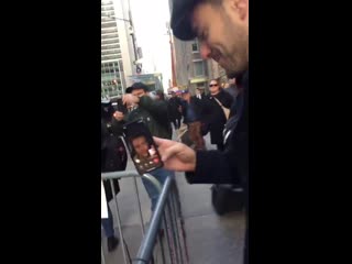 More of harry facetiming fans today in nyc november 15