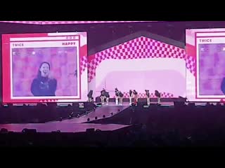 Nayeon doing mr taxi okay are you guys covering mr taxi in the tokyo dome con