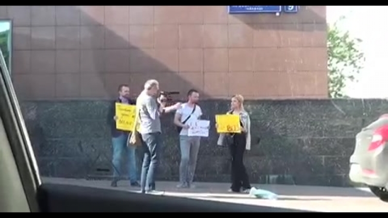 Илья яшин и его постановочные митингующие против мэрии