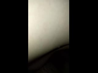 Жена сосет, а я дырочки смотрю