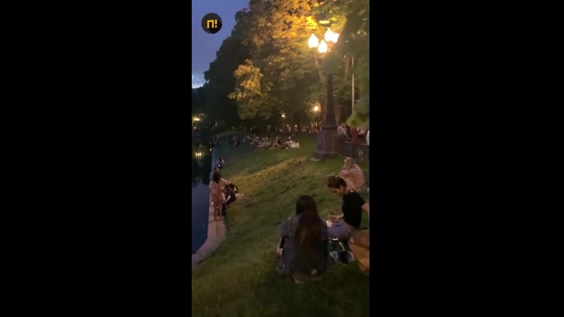 Вечер на патриарших прудах во время самоизоляции