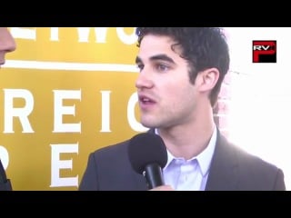 Darren criss accepts donation from hfpa on behalf of unicef philippines