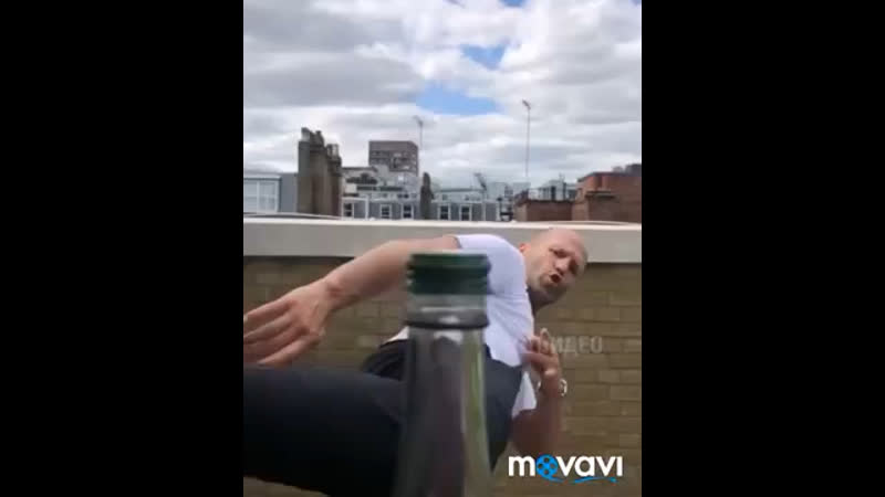 Джейсон стейтем поучаствовал в bottle cap challenge, идеально открутив пробку