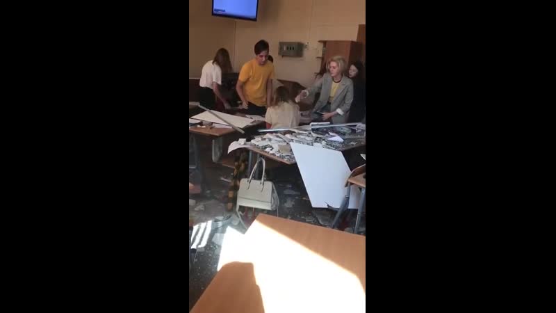 В таганроге во время урока в гимназии на учеников рухнул потолок