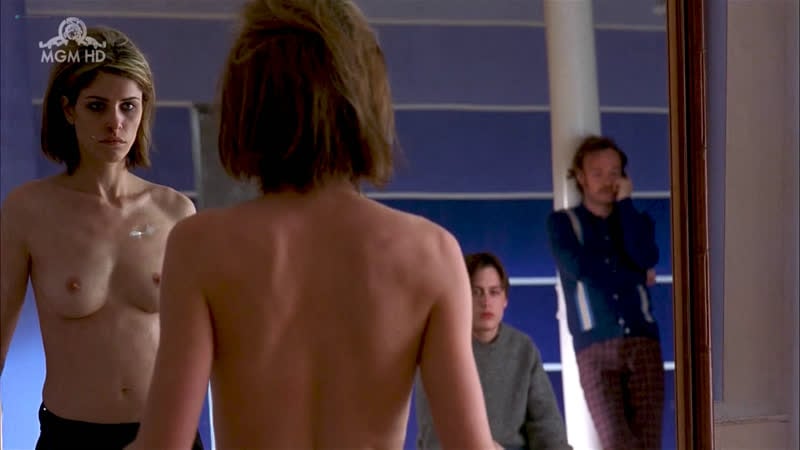 Аманда пит (amanda peet) и клэр дэйнс (claire danes) голые в фильме «игби идет ко дну» (2002)