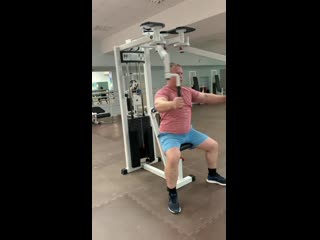 Антошка качает грудь