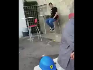 Прикарнул по ебалу пизданул