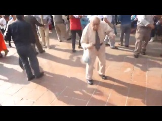 Да пропади все пропадом! танцуй!