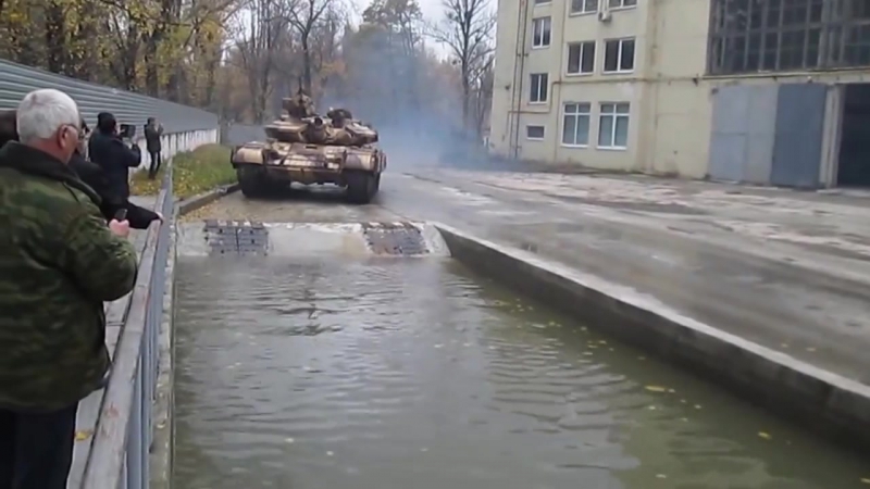 Демонстрація можливостей танку т 64 бв іноземним гостям декілька років тому під час відвідин ними хбтрз