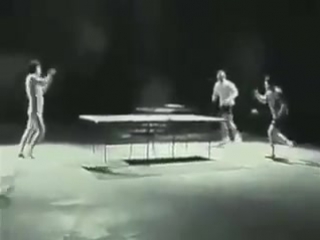 Брюс ли(bruce lee) играет в пинг понг нунчаками