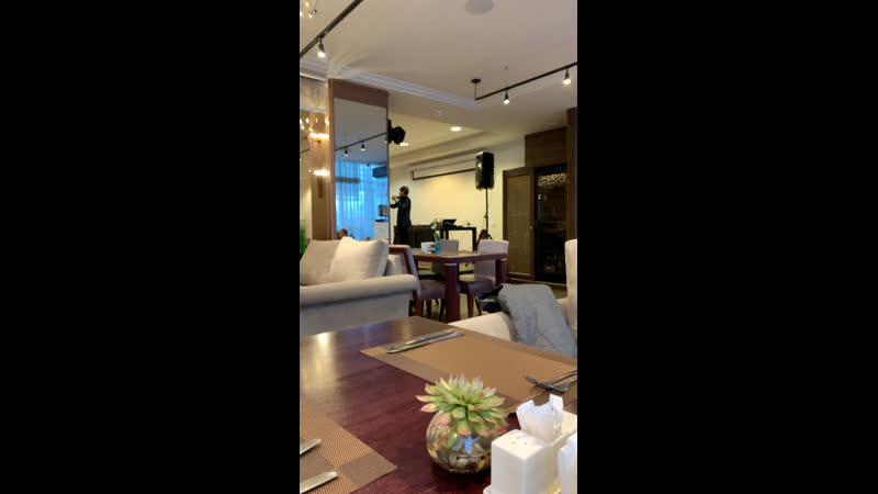 Live важный расписной павлин