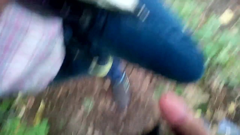 Трогает член в кустах у мальчика видео 18: 3000 качественных видео