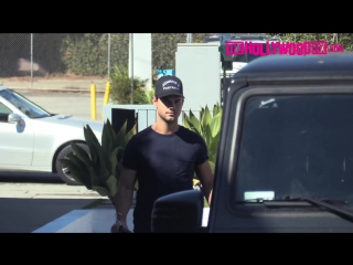 Tpornr lautner wears a johnnies pastrami hat while picking up a suit from john varvatos