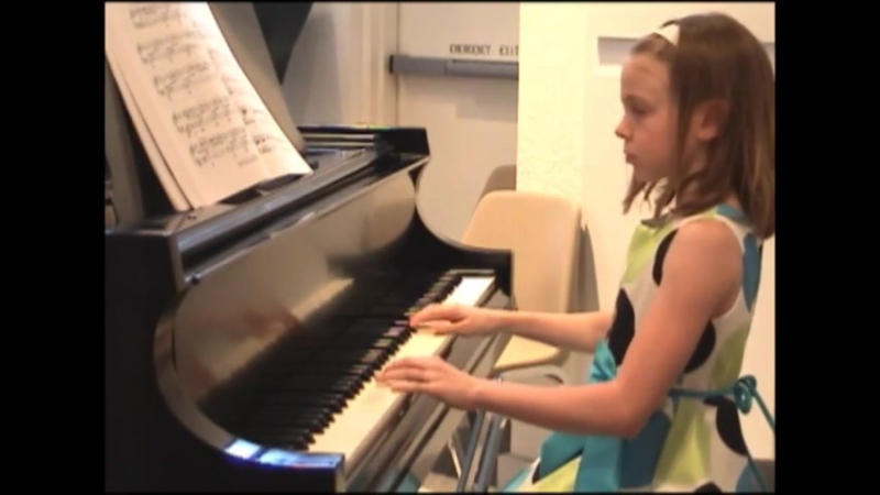 Бетховен к элизе (классно играет 18 летняя девочка)