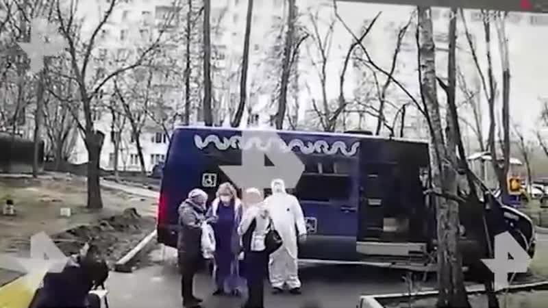 Госпитализированную женщину бросили умирать у подъезда