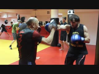 Тренироа в бойцовском зале