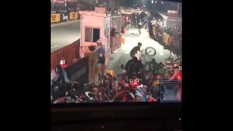 Замес на велогонке