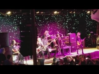 Vixen feat tamie downe (faster pussycat) i want you to rock me, live at monsters of rock cruise 2018