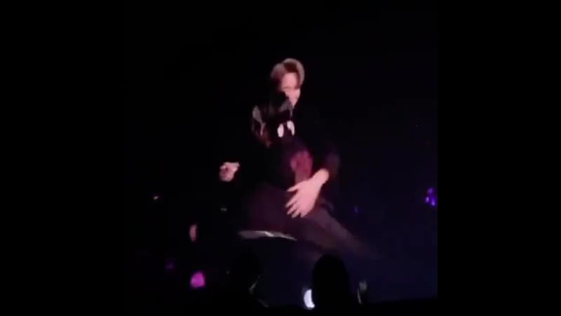 Taehyung almost slipped and jimin caught him and they hugged | cr vminfeed