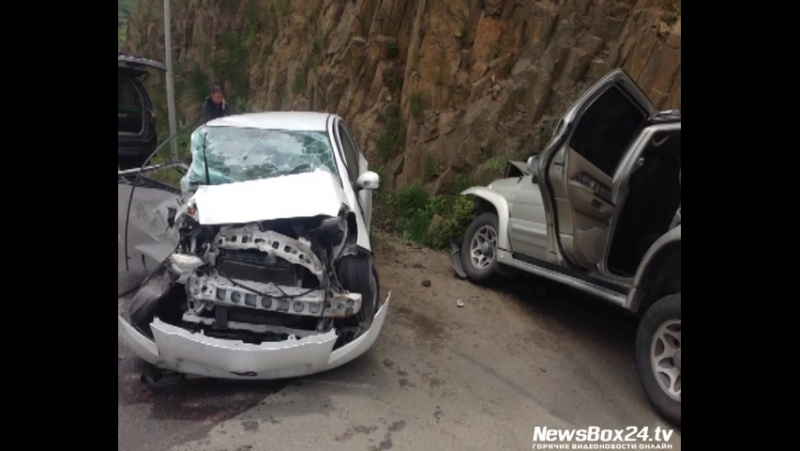 Виновницу аварии на улице бородинской пришлось вырезать спасателям