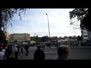 Aik lech pozan aik fans trying to storm the police to get at lech fans