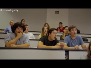 Грудь минди робинсон (mindy robinson) в фильме общага