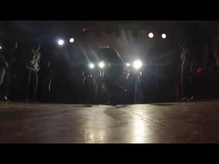 Amma & anya vs tony rock & well b (final toprock & footwork 'break tha night' spb 2014)