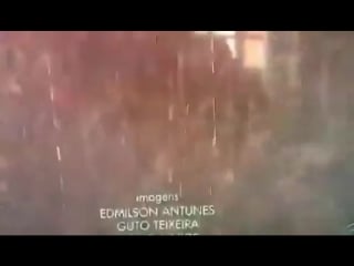 Rare video of a street barricade running to the bathroom