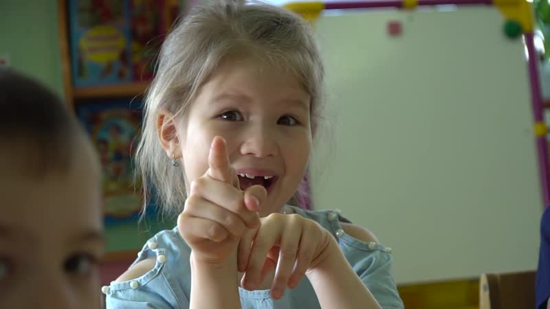 Будний день в молодые саду