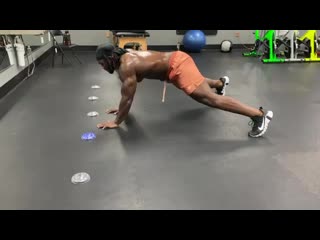 Crazy dynamic core and shoulder stabilization combined with hand eye coordination and cognitive training with @olumide of