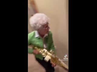 Бабушка проводит чистку дома (vhs video)