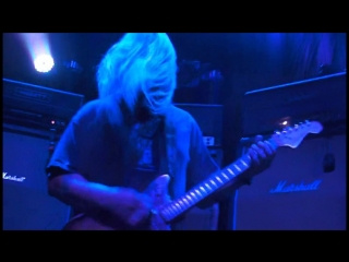 Dinosaur jr – freak scene – bug live at 930 club in the hands of the fans