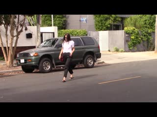 › ана в районе венис в лос анджелесе (ana de armas daily)