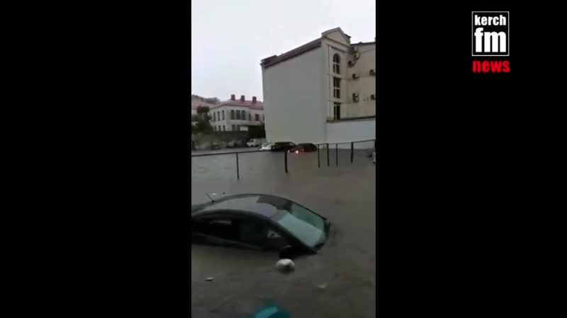 В аннексированном крыму мощный ливень затопил севастополь улицы превратились в реки