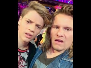 Where are you?! @jacenorman & i are super smart with kool #hair! #kca's best actor & tv show 💥💥 congrats @nickelodeon's @henryda