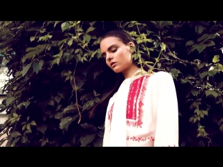 Anna v for au pont rouge / self portrait collection