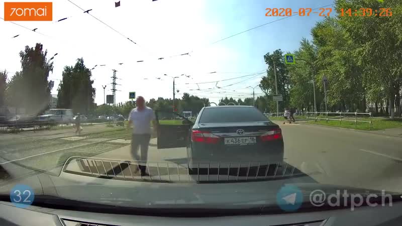 Обязан уступить