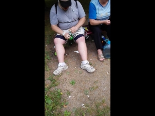 Паша куликов с людмилой отдыхают в лесу