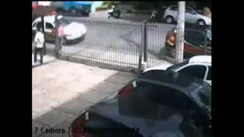 Тётка жгет помимо того что водить не умеет