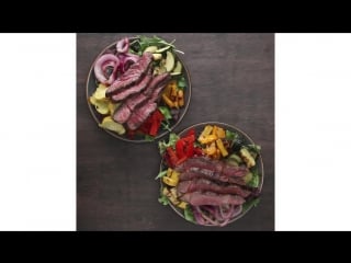 Grilled veggie steak salad