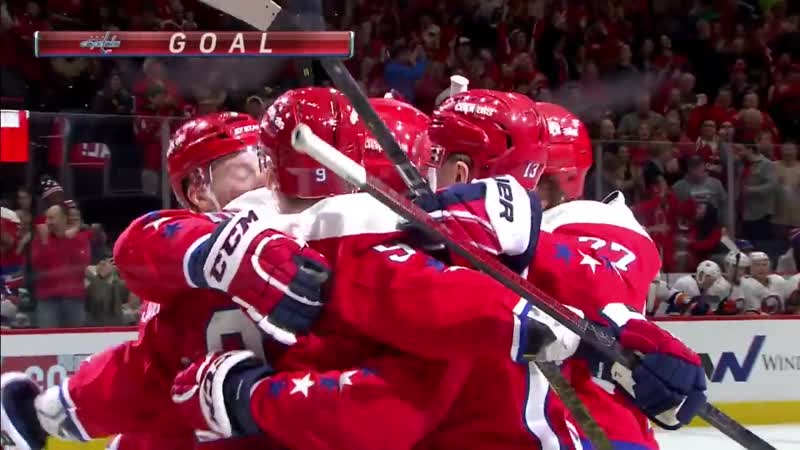 Evgeny kuznetsov dekes pants off semyon varlamov and tucks it in